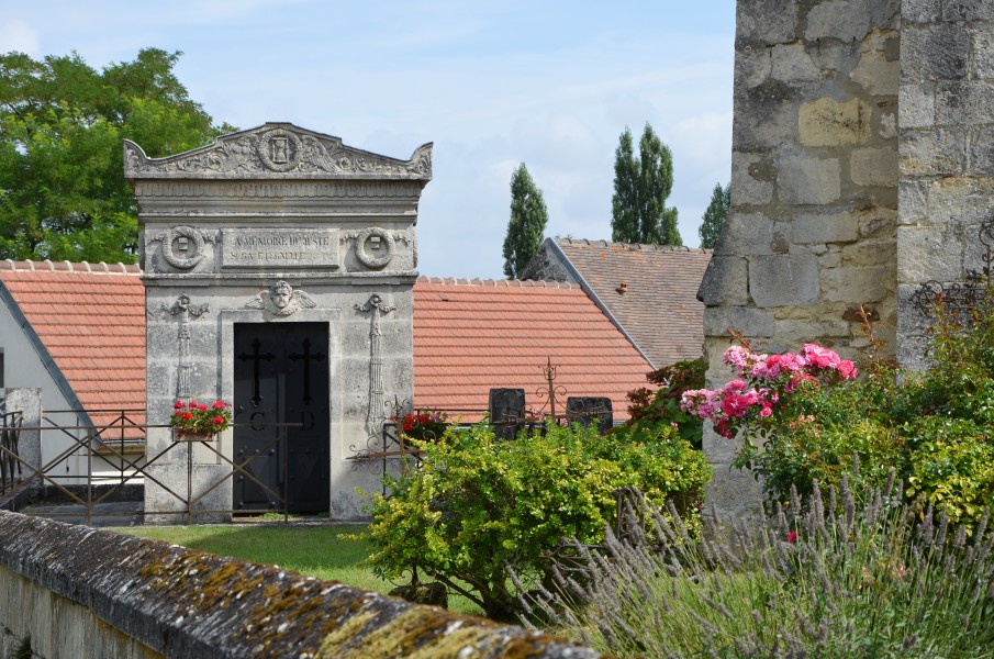 2012 DSC 0170 Mausolée du général Charpentier à Oigny en Valois