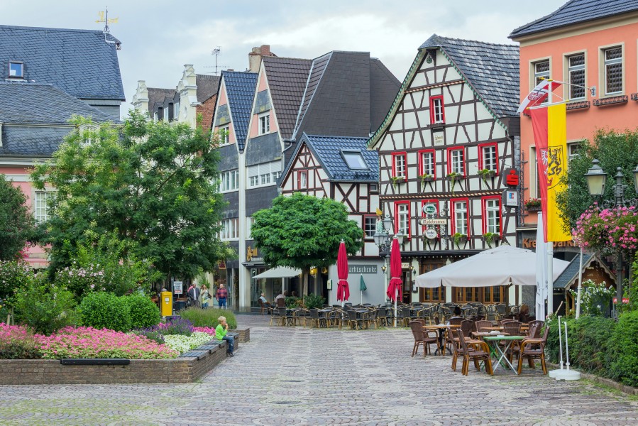 20130816 Niederhutstrasse from Marktplatz Ahrweiler 02