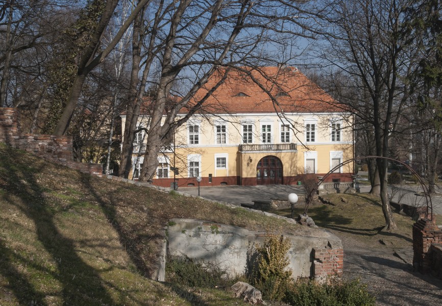 2014 Otmuchów, zespół zamkowy, pałac 03