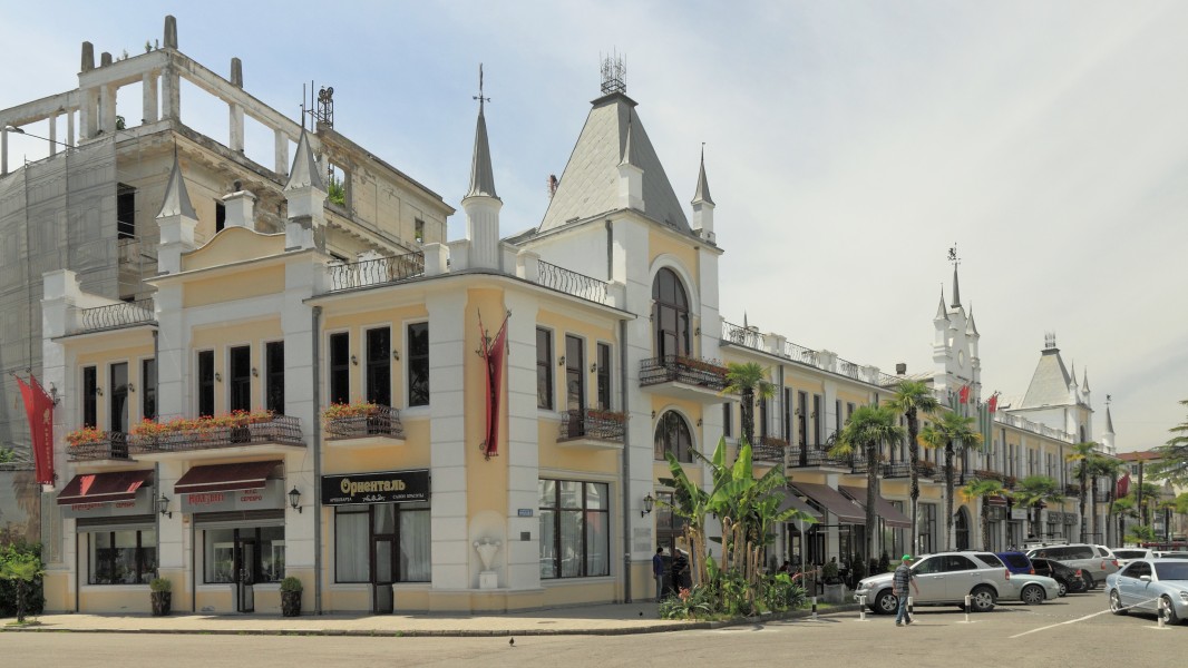 2014 Suchum, Budynek hotelu Abchazja (02)