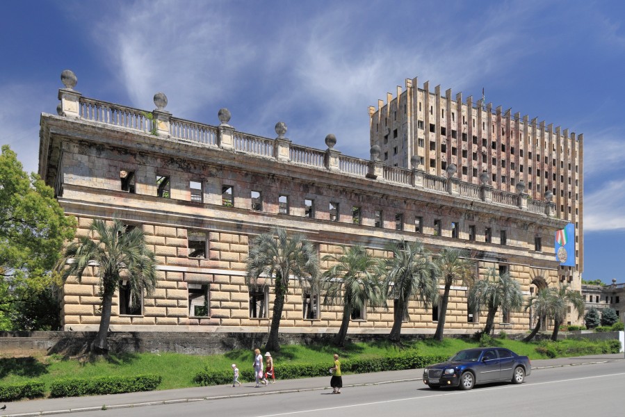 2014 Suchum, Były budynek Rady Ministrów Radzieckiej Abchazji (01)