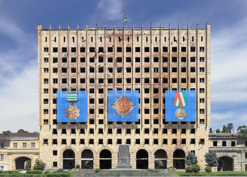 2014 Suchum, Były budynek Rady Ministrów Radzieckiej Abchazji (05)