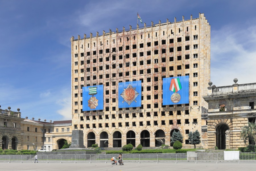 2014 Suchum, Były budynek Rady Ministrów Radzieckiej Abchazji (12)