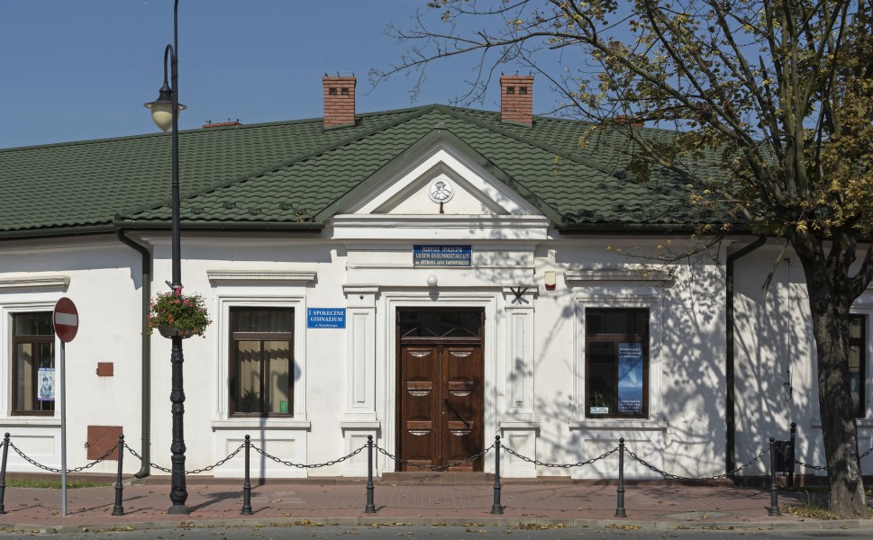 2014 Tarnobrzeg, ul. Dominikańska 6 01