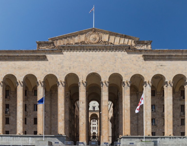 2014 Tbilisi, Stary budynek parlamentu (01)