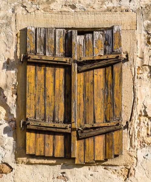 2015 10 11 004 Weathered window shutter