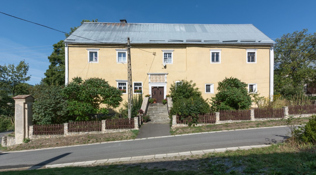 2015 Dwór Środkowy w Starej Łomnicy 01
