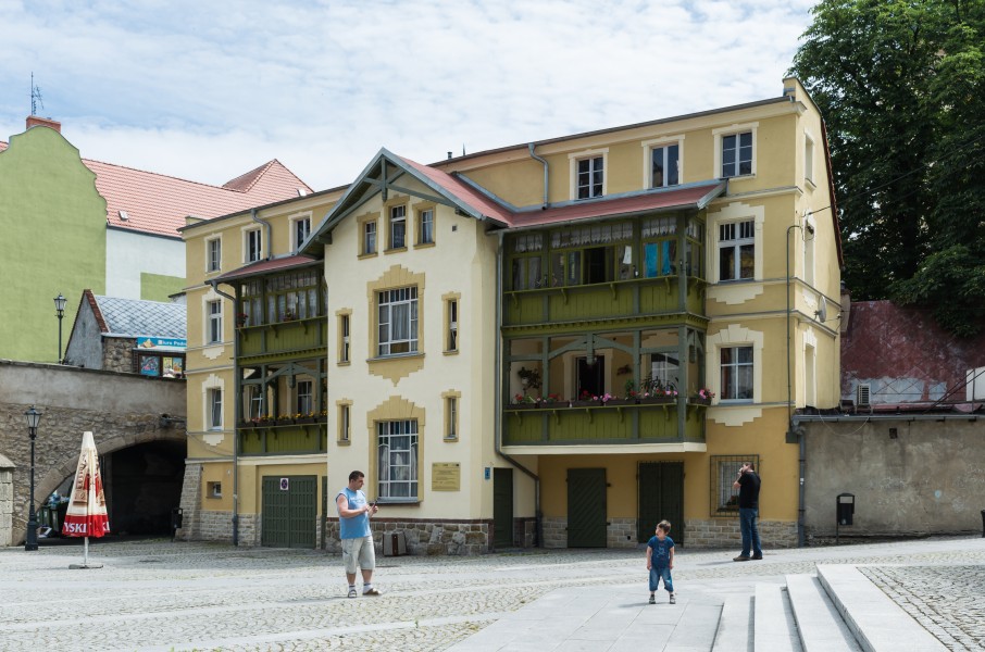 2015 Kłodzko, ul. Daszyńskiego 4 01
