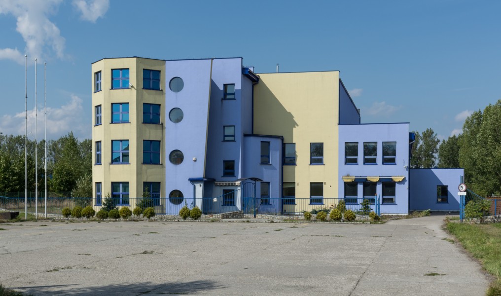 2015 Kłodzko, ul. Objazdowa, Steinhoff KPM Meble Kłodzko 01