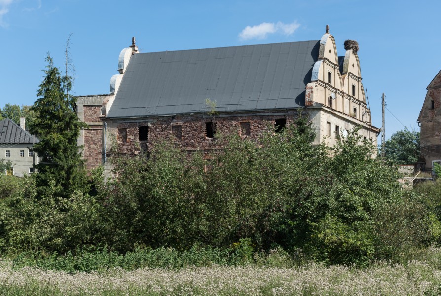 2015 Pałac Sarny w Ścinawce Górnej, spichrz 01