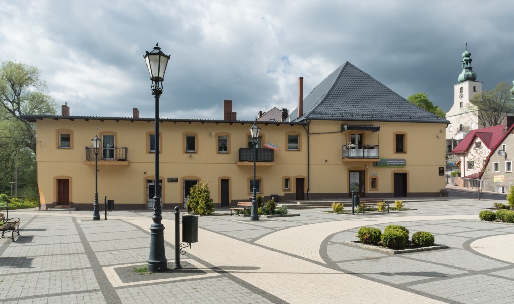 2015 Szczytna, ul. Wolności 7 03