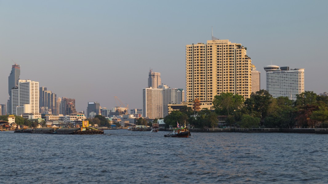 2016 Bangkok, Widoki z promu na rzece Menam (01)