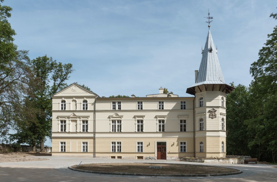 2016 Dwór von Münchhausenów w Żelaźnie 01
