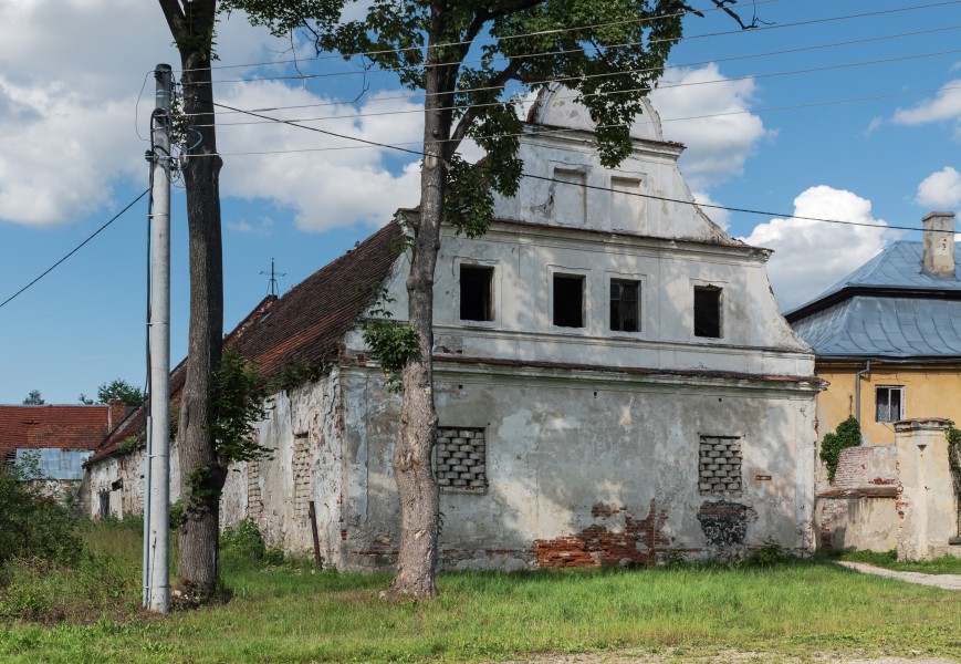 2016 Dwór w Ołdrzychowicach Kłodzkich, obora 01