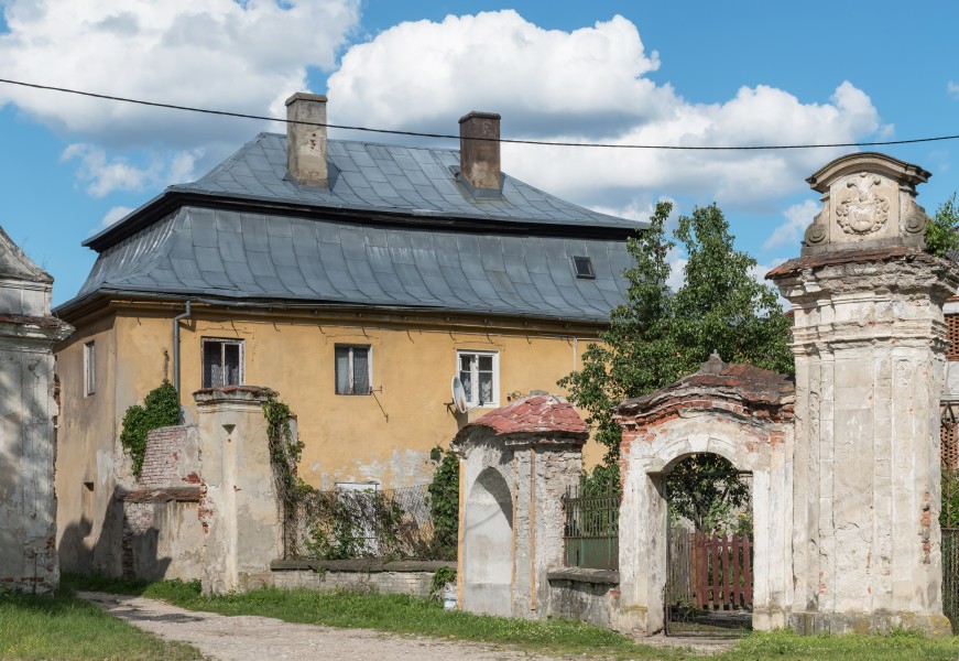 2016 Dwór w Ołdrzychowicach Kłodzkich, oficyna mieszkalna