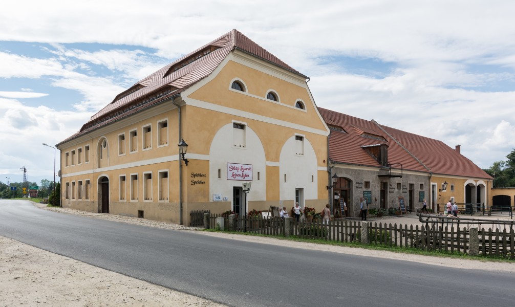 2016 Folwark w Łomnicy, spichlerz 2