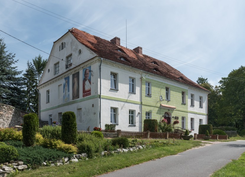 2016 Plebania w Trzebieszowicach 01