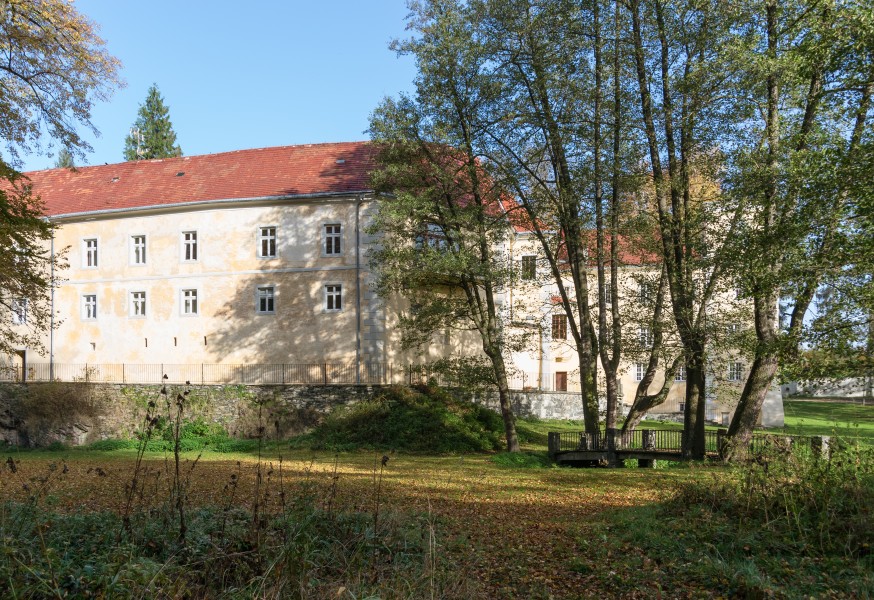 2017 Park przy pałacu w Trzebieszowicach 1