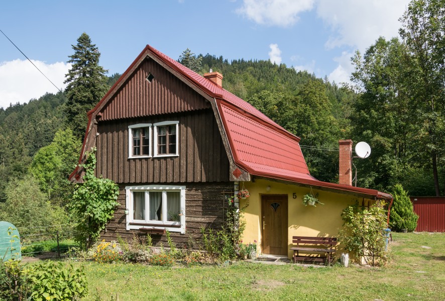 2018 Dom nr 5 w Szlarach