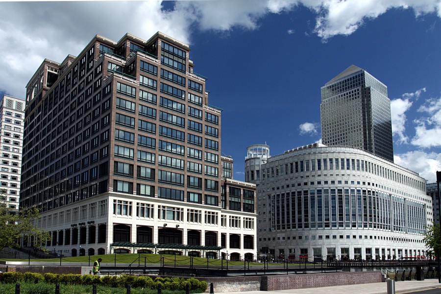 25 Cabot Square with 20 Cabot Square in London Borough of Tower Hamlets, spring 2013 (2)
