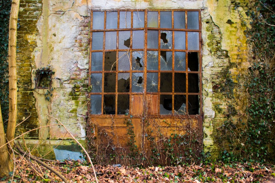 Abandoned factory building in Northern Italy. (33320150052)