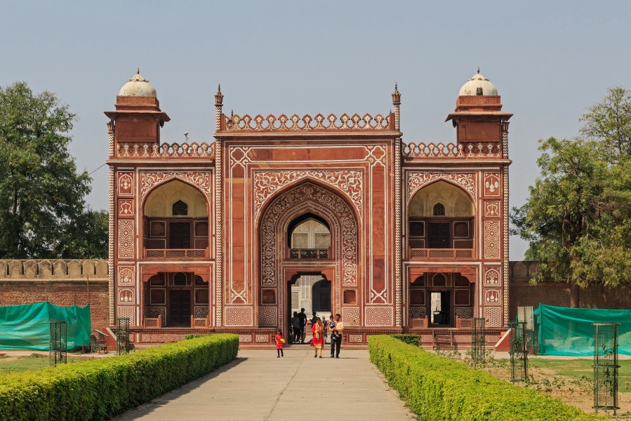 Agra 03-2016 17 Itmad-Ud-Daulah east gate