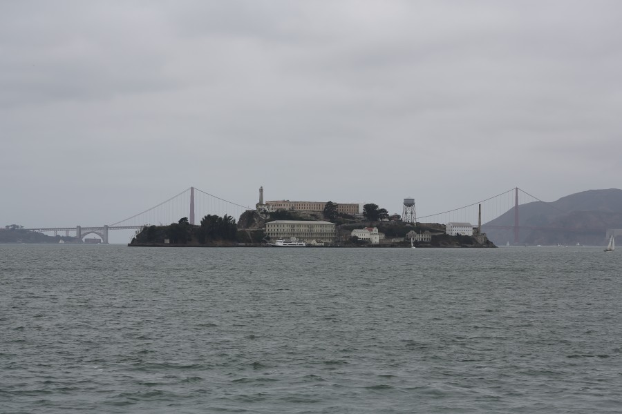 Alcatraz Island with the Golden Gate Bridge (04)