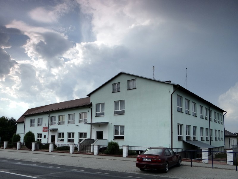 Aleksandrów - budynek szkoły
