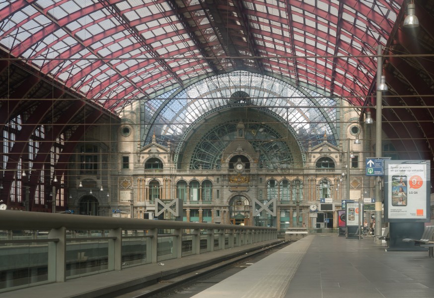 Antwerpen, centraal station oeg7051 vanaf perron4 IMG 1134 2017-08-27 14.01