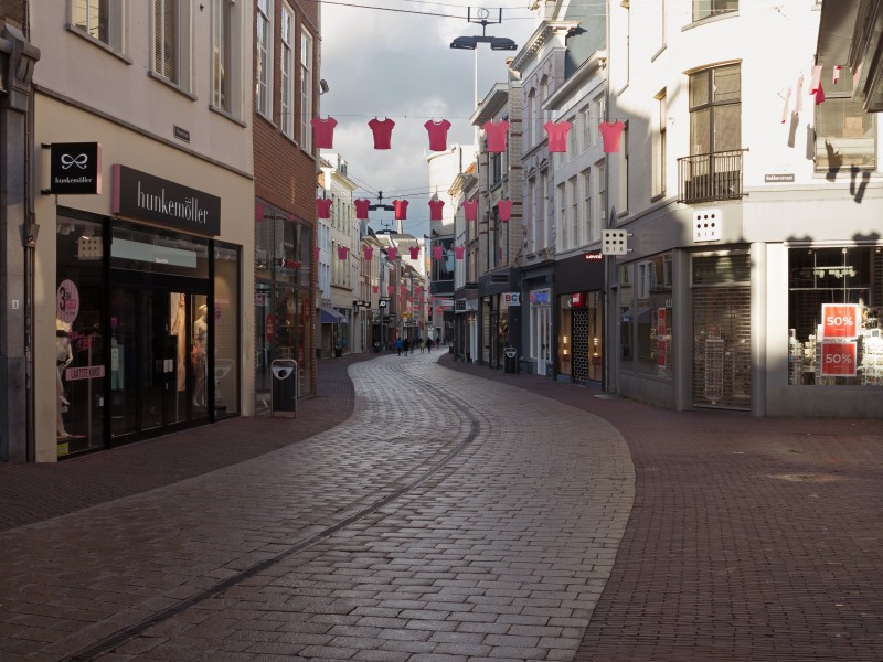 Arnhem, straatzicht de Vijzelstraat voor Giro d'Italia positie2 foto5 2016-04-17 19.13