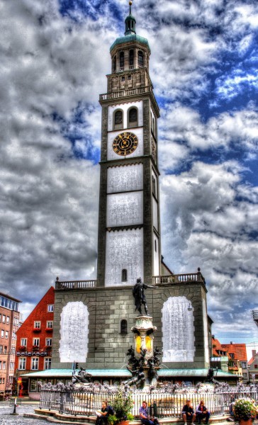 Augsburg Perlachturm, davor der Augustusbrunnen (8545146330)