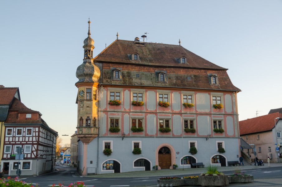 Bad Königshofen im Grabfeld, Marktplatz, Rathaus-002