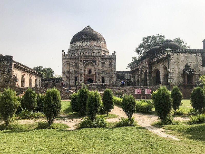 Bada Gumbad in Lodi Gardens 11