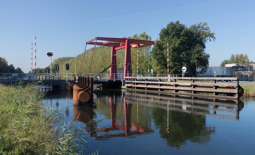 Beek en Donk, ophaalbrug over de Zuid-Willemsvaart foto10 2016-10-16 12.09