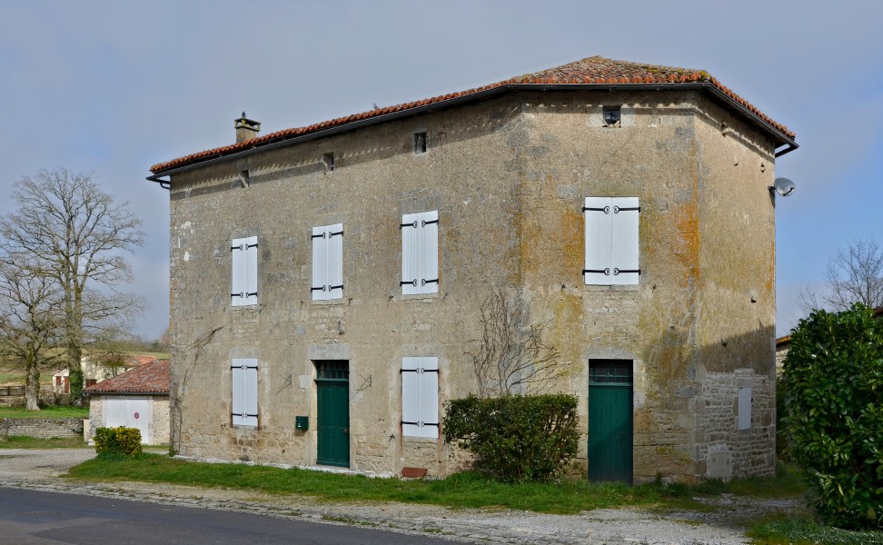 Benest 16 Habitat Maison de village 2014