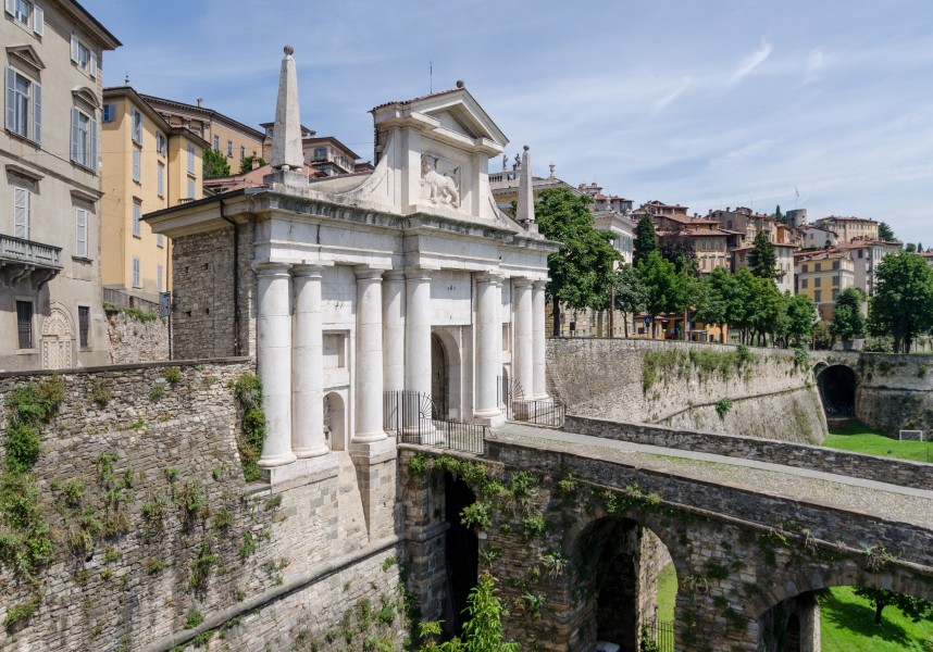 Bergamo, Porta San Giacomo, 2016-06 CN-01