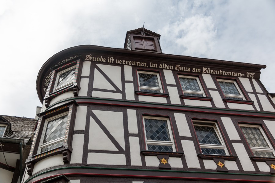 Bernkastel-Kues, Hausgiebel -- 2015 -- 7559