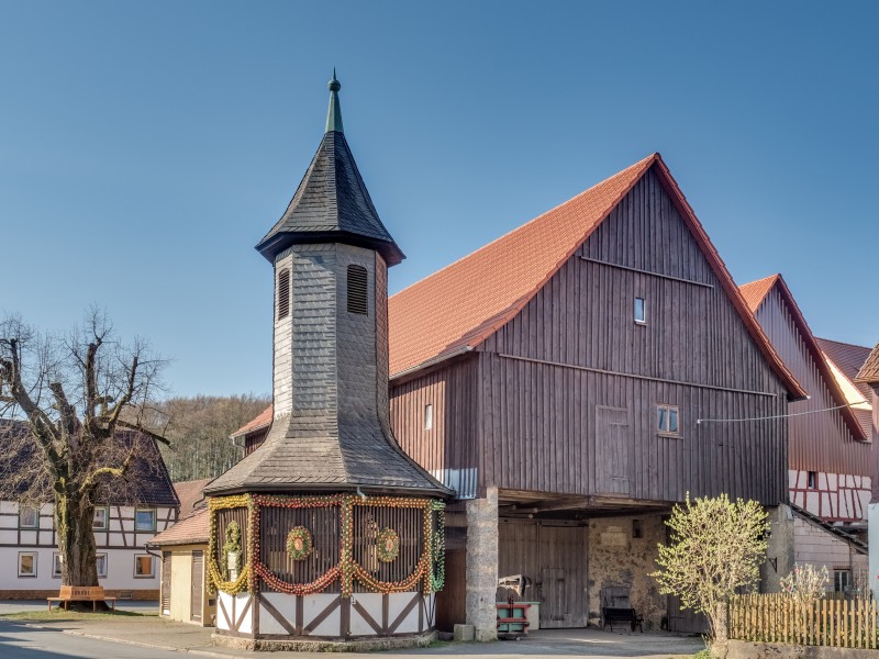 Birkenreuth-Easter fountain-P4194405hdr