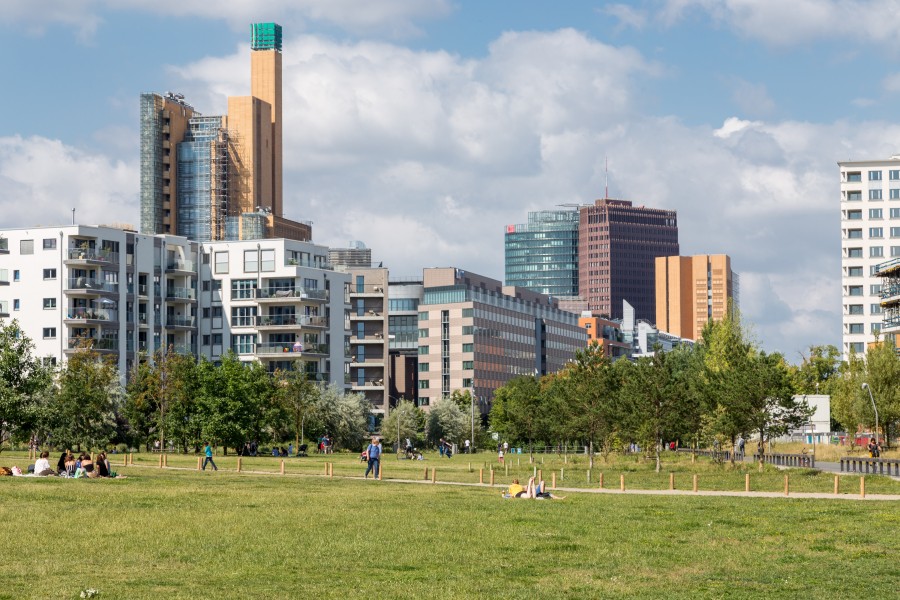 Blick vom Gleisdreieck-Park zum Potsdamer Platz in Berlin
