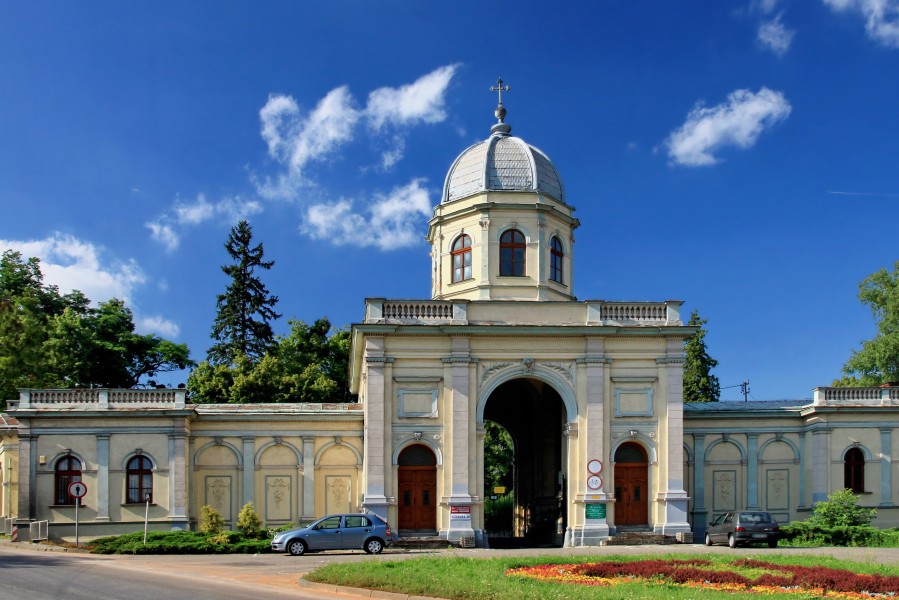 Brama cmentarza komunalnego w Cieszynie1