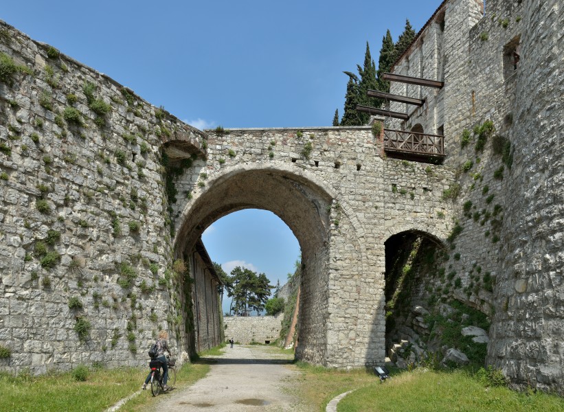 Brescia Castello fortificazioni cinta viscontea