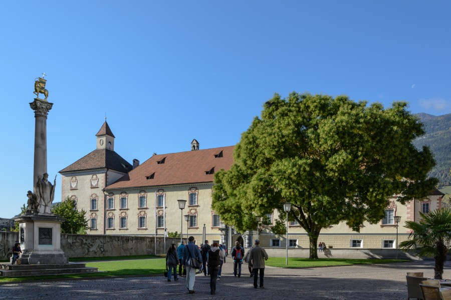 Brixner Hofburgplatz 01