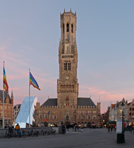 Brugge, de Belfort-Hal of Halletoren (oeg29457) op de Markt 3e poging foto2 2015-09-28 19.39