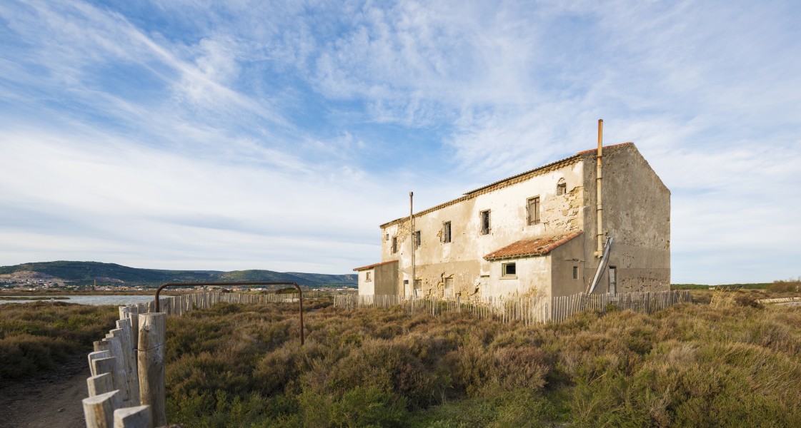 Building of the Salins de Frontignan 25
