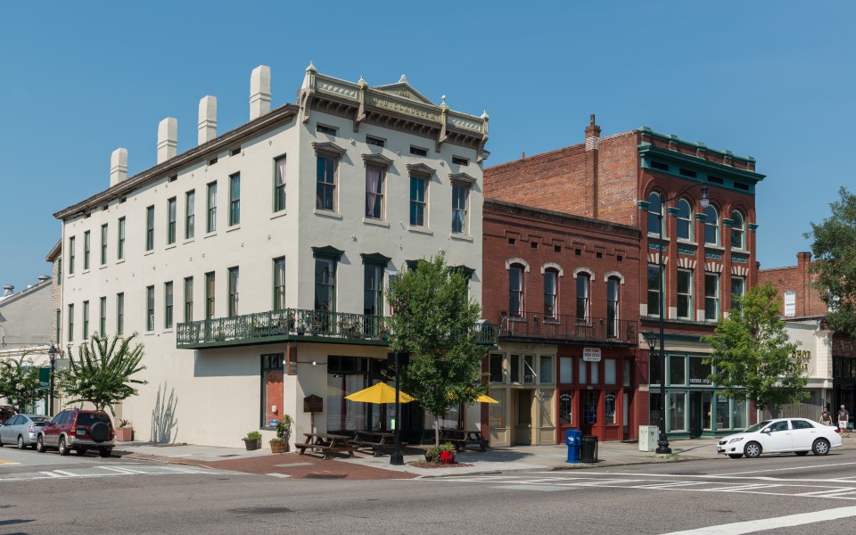 Buildings at Intersection of 10th St and Broad Ave, Augusta GA 20160703 1