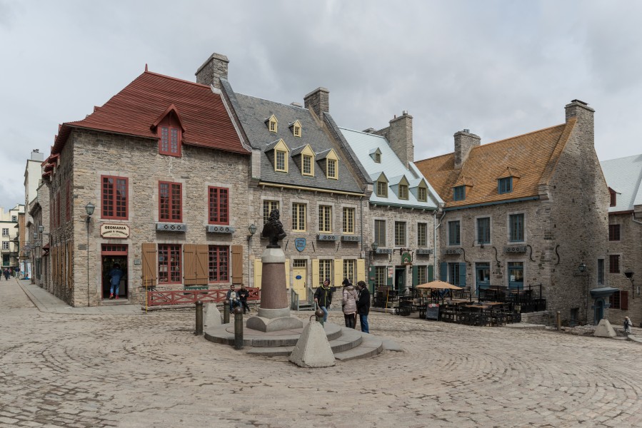 Buildings located at Place Royale, Québec 20170413 1