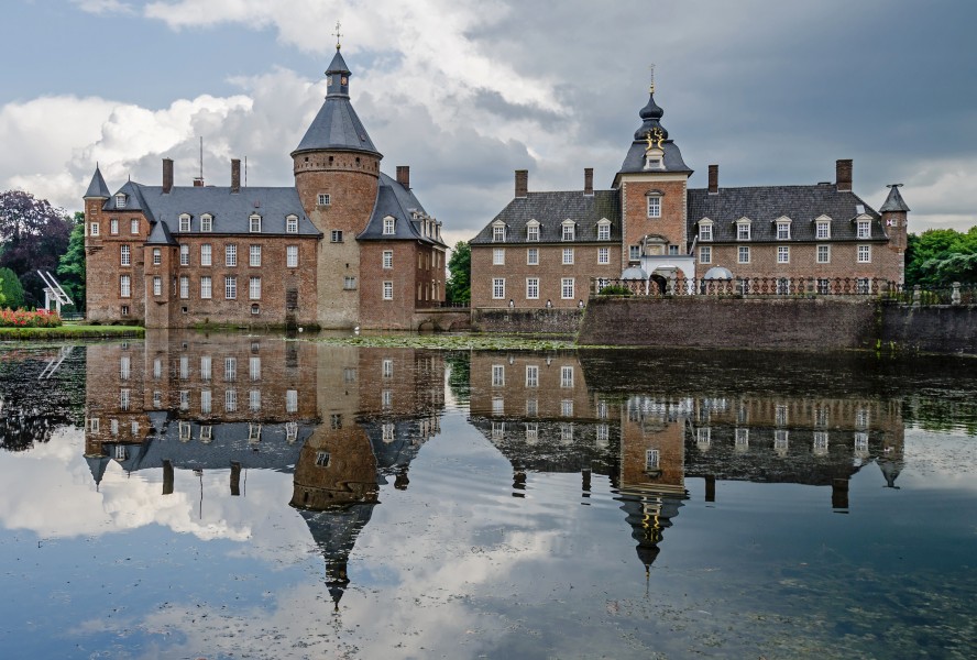 Burg-Anholt-Westfassade-2012