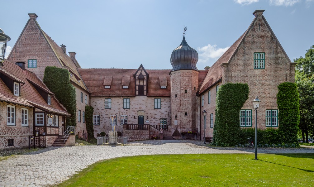 Burg-Bederkesa-Ostfront-2013