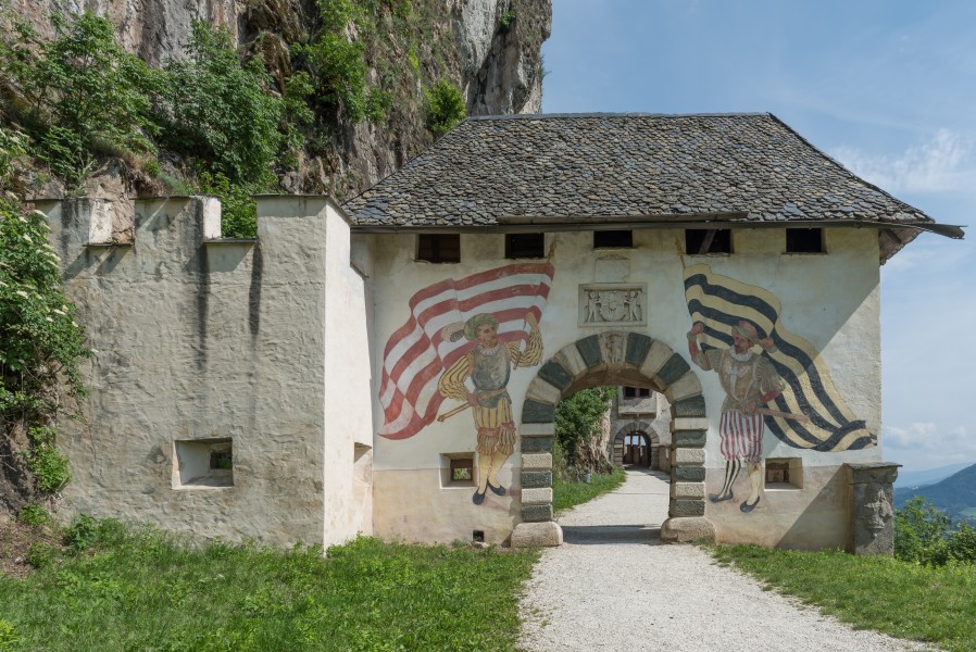 Burg Hochosterwitz 01 Faehnrichtor 1575 01062015 4238