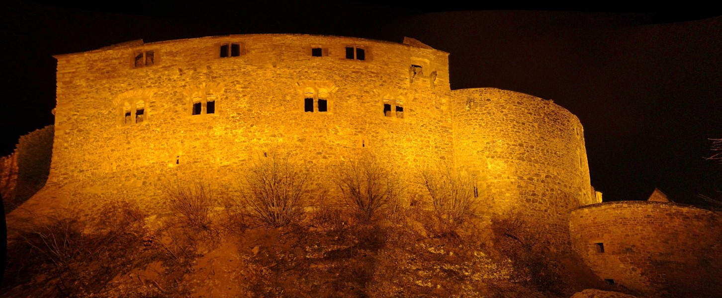 BurgLichtenberg nachts pano